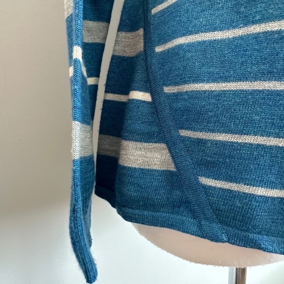 Smartwool Womens Blue Gray Striped Merino Wool V Neck Lightweight Sweater Sz M - Picture 4 of 10